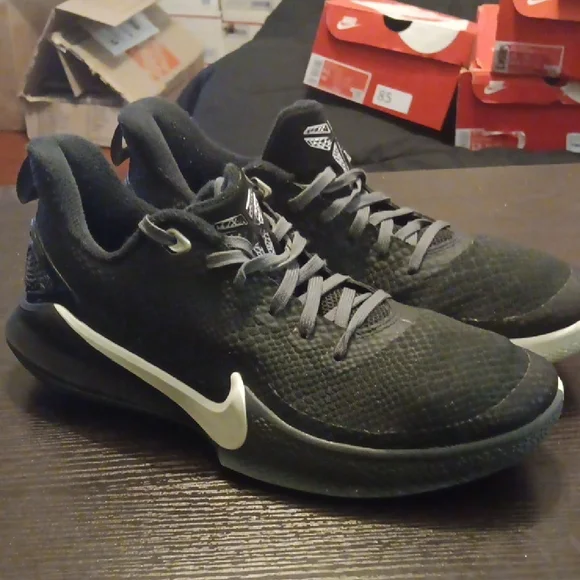 Nike Kobe Bryant Mamba Focus Black, White, Dark Gray SZ 8 Womens SZ 9.5 EUC